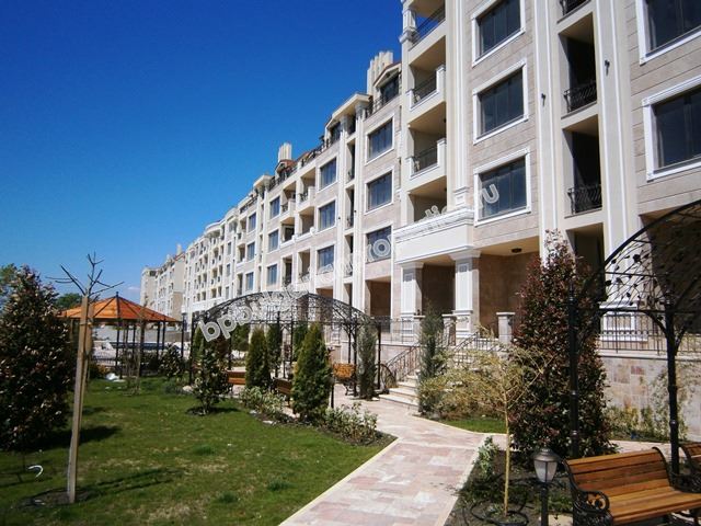 Недвижимость в элитном комплексе на первой линии в Поморие