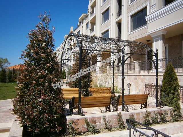 Недвижимость в элитном комплексе на первой линии в Поморие