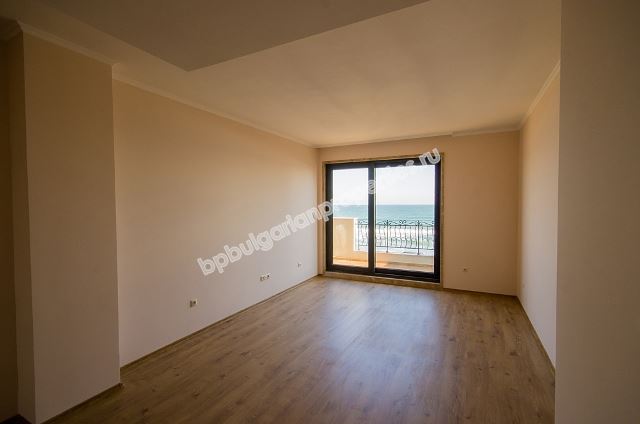 Недвижимость в элитном комплексе на первой линии в Поморие