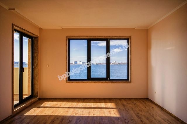 Недвижимость в элитном комплексе на первой линии в Поморие