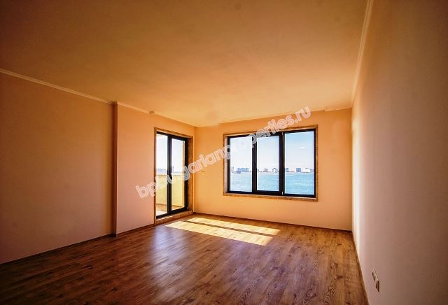 Недвижимость в элитном комплексе на первой линии в Поморие