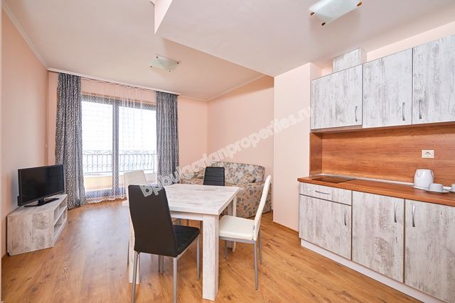 Недвижимость в элитном комплексе на первой линии в Поморие