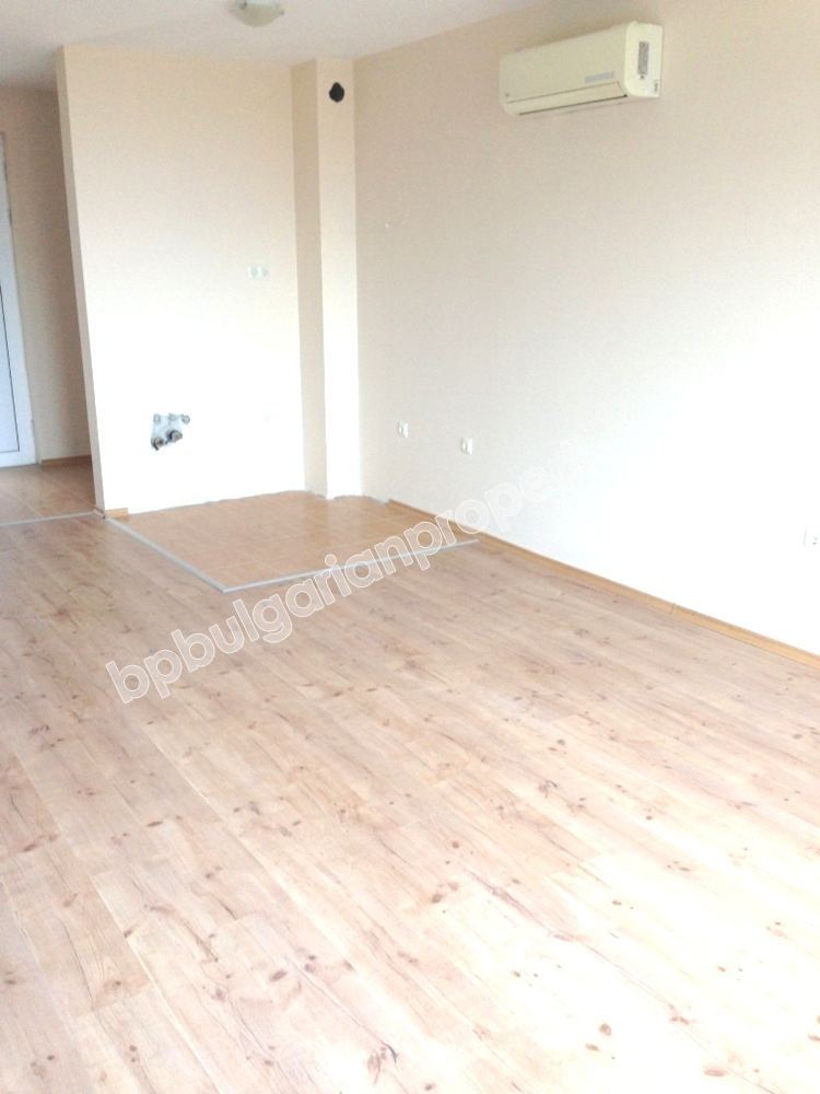 Новая двухкомнатная квартира с видом на море на продажу в курорте Бяла