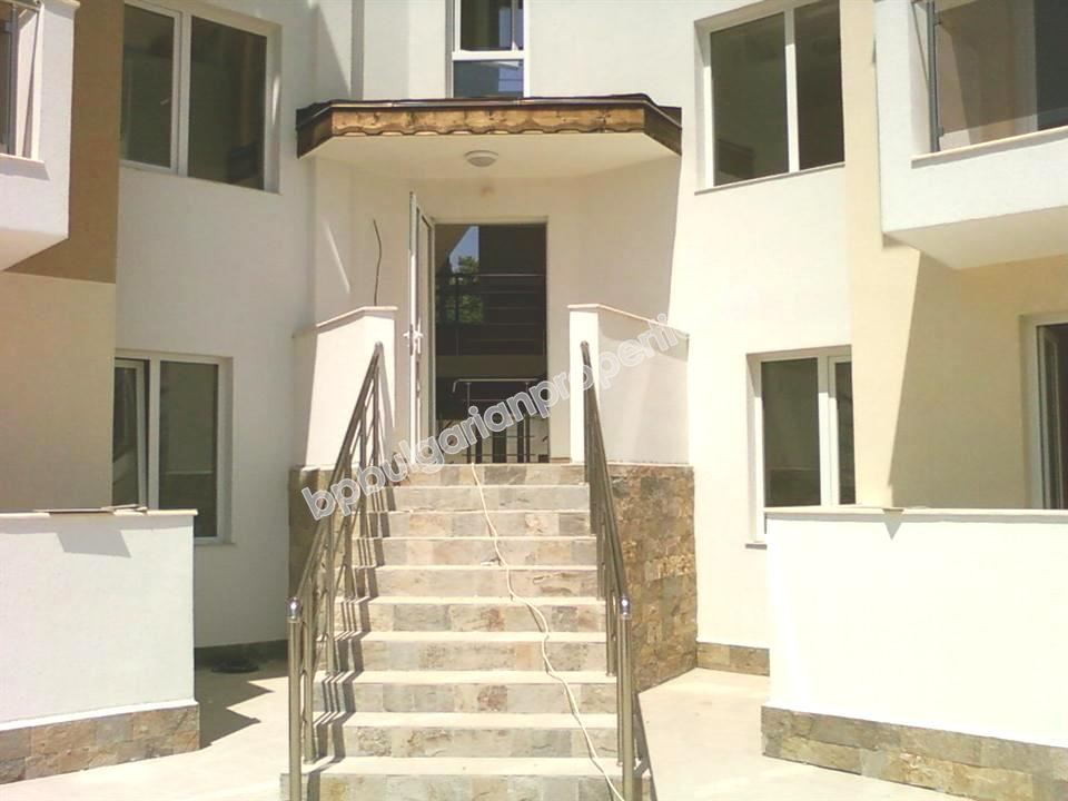 Новая двухкомнатная квартира с видом на море на продажу в курорте Бяла