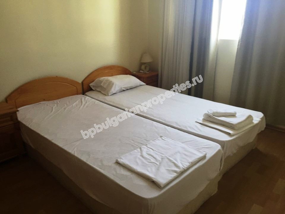 Меблированная трехкомнатная квартира на продажу в супер-центре курорта Солнечный Берег