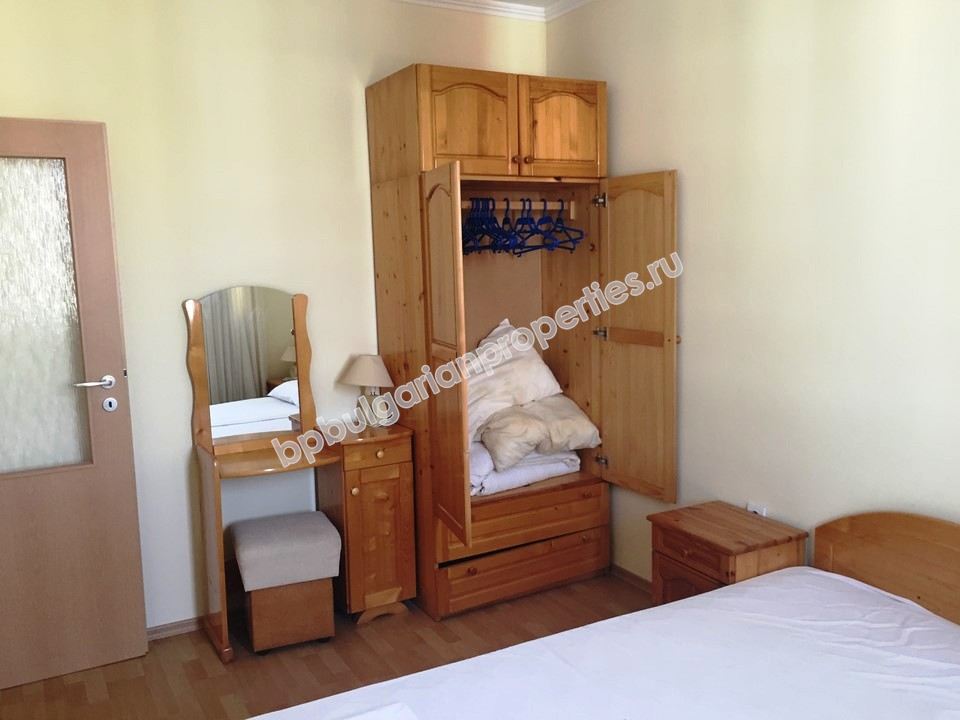 Меблированная трехкомнатная квартира на продажу в супер-центре курорта Солнечный Берег