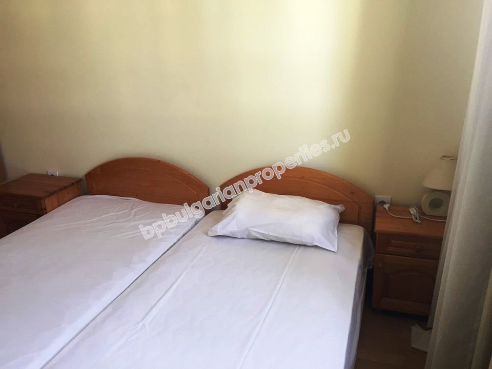 Меблированная трехкомнатная квартира на продажу в супер-центре курорта Солнечный Берег