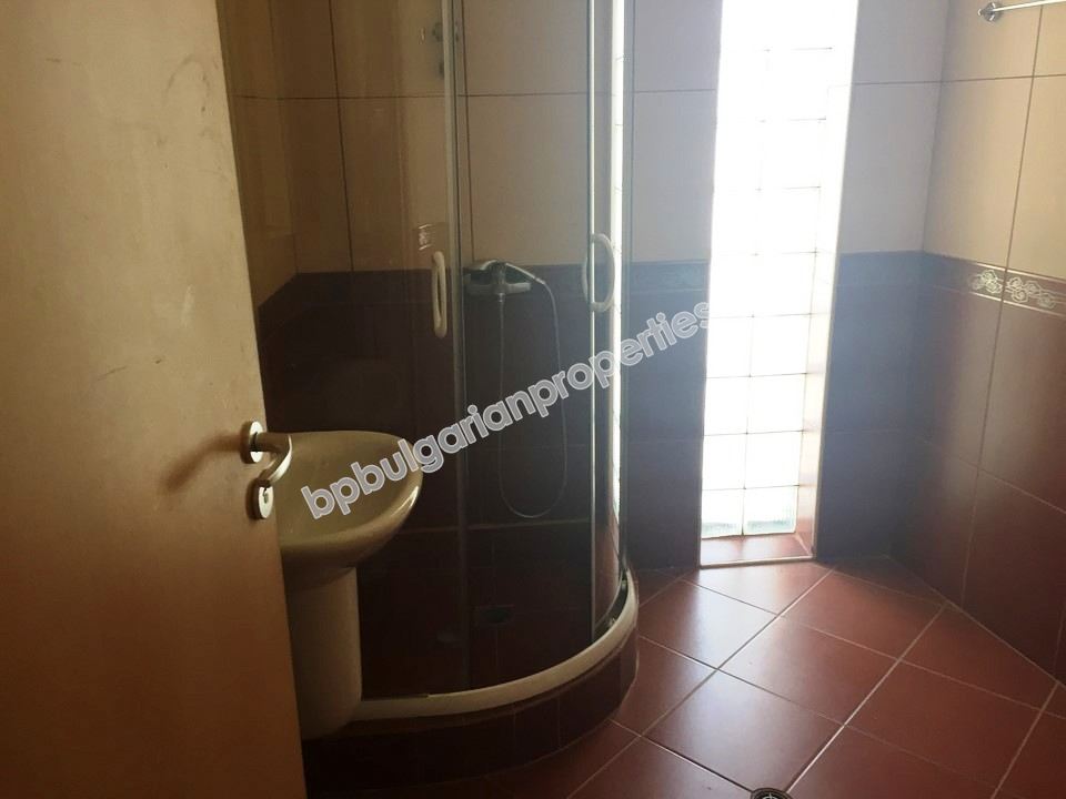 Меблированная трехкомнатная квартира на продажу в супер-центре курорта Солнечный Берег