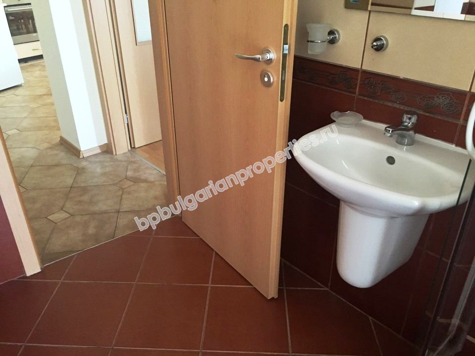 Меблированная трехкомнатная квартира на продажу в супер-центре курорта Солнечный Берег