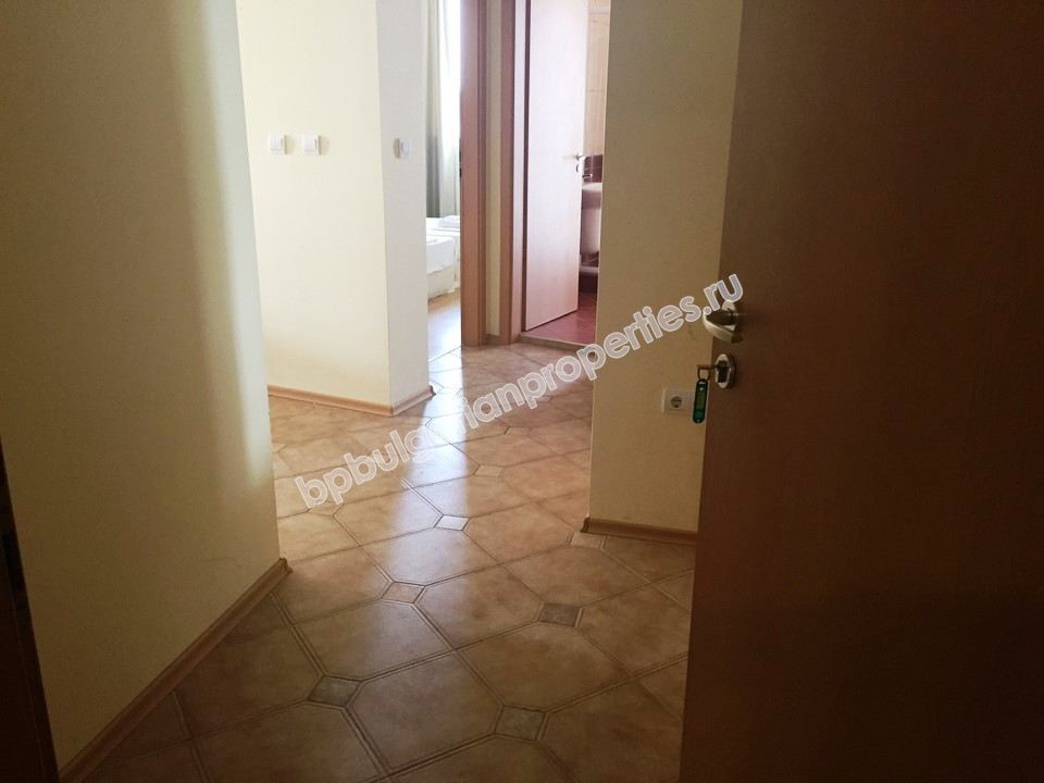 Меблированная трехкомнатная квартира на продажу в супер-центре курорта Солнечный Берег