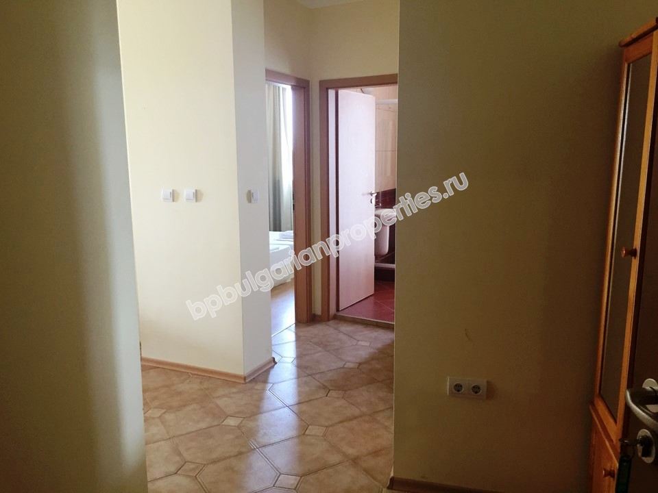 Меблированная трехкомнатная квартира на продажу в супер-центре курорта Солнечный Берег