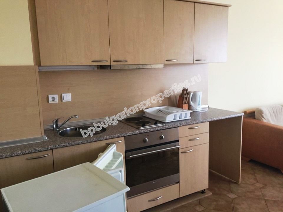 Меблированная трехкомнатная квартира на продажу в супер-центре курорта Солнечный Берег