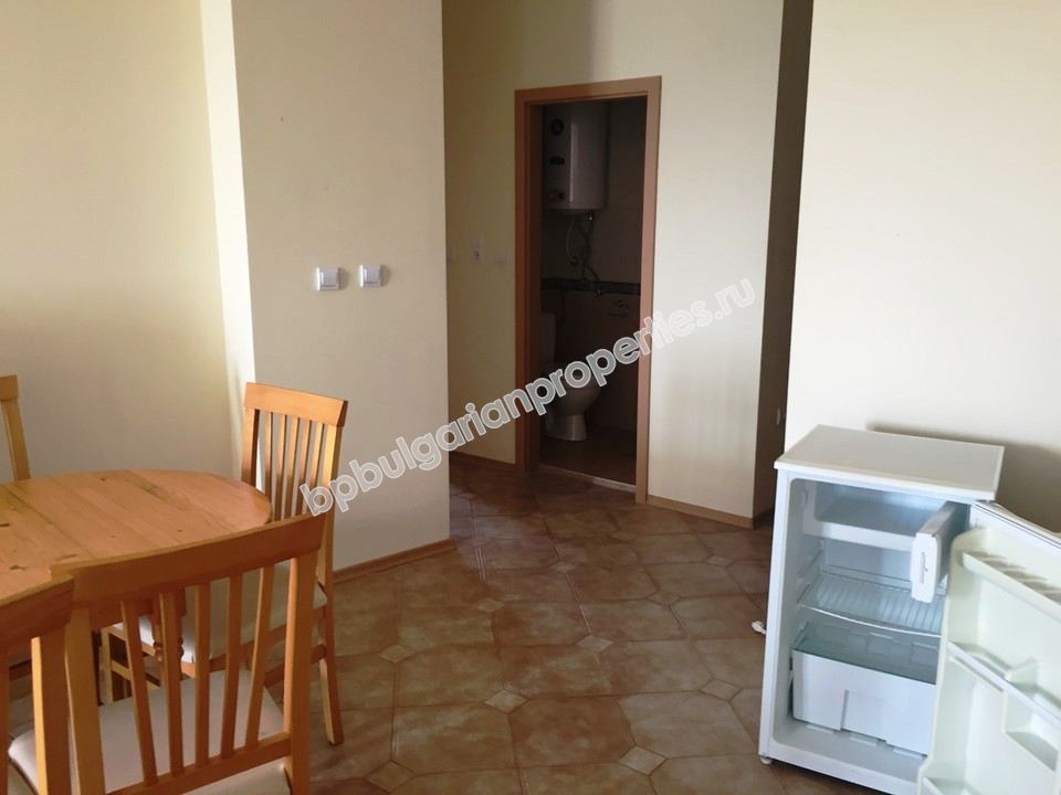 Меблированная трехкомнатная квартира на продажу в супер-центре курорта Солнечный Берег