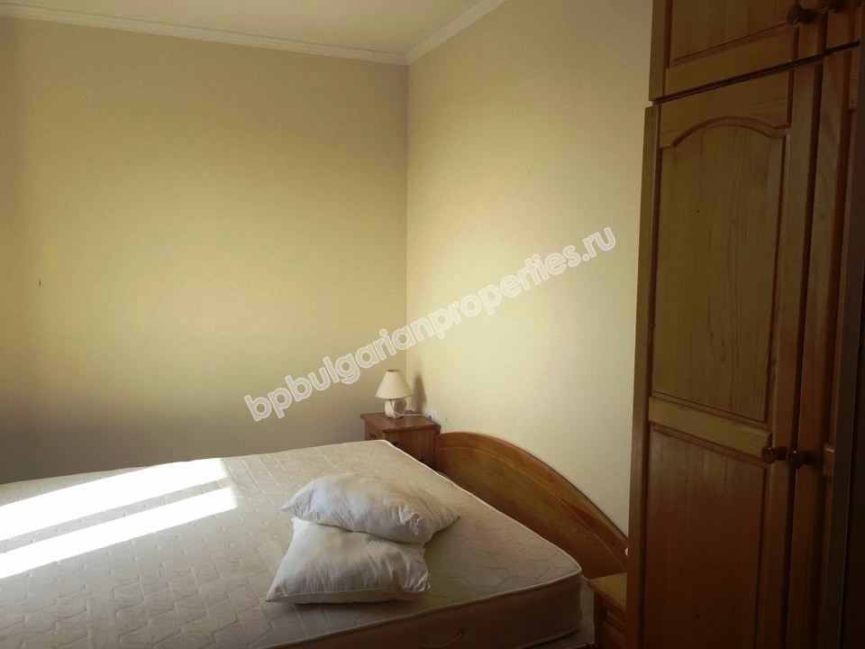 Меблированная трехкомнатная квартира на продажу в супер-центре курорта Солнечный Берег