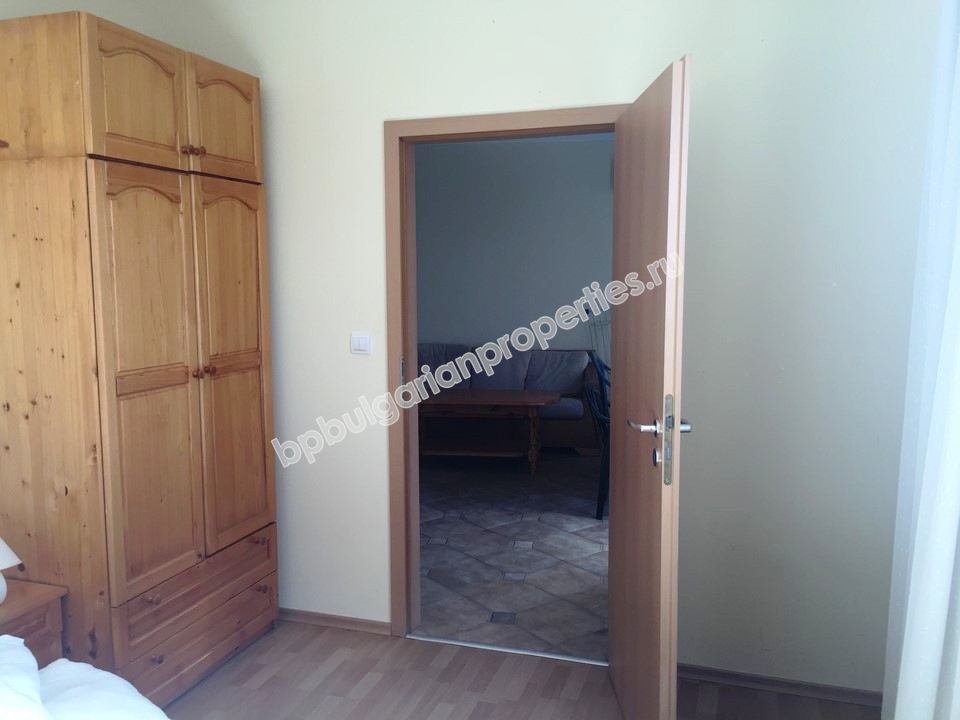 Меблированная трехкомнатная квартира на продажу в супер-центре курорта Солнечный Берег