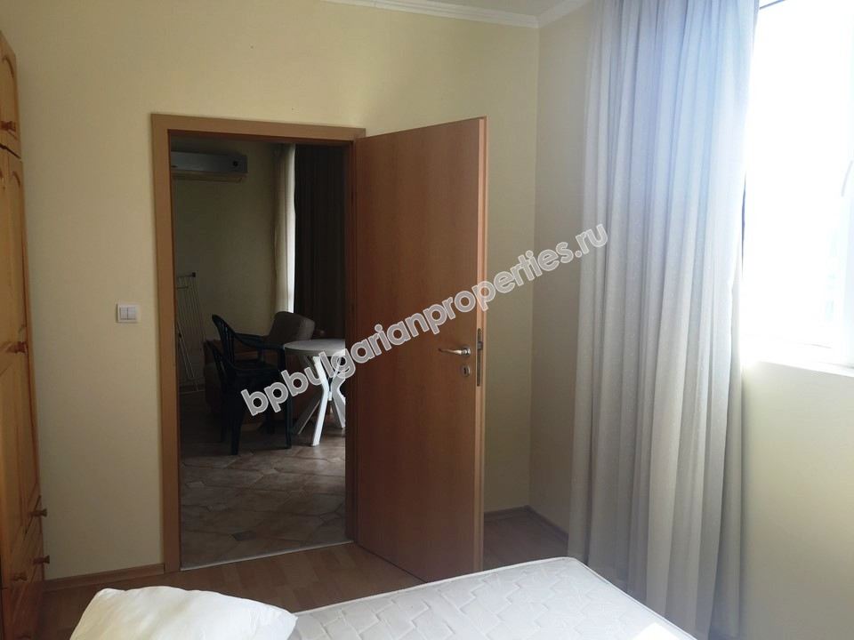 Меблированная трехкомнатная квартира на продажу в супер-центре курорта Солнечный Берег