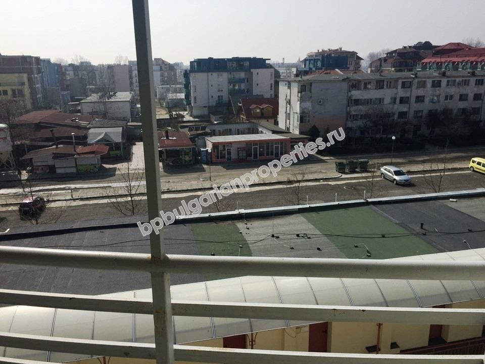 Меблированная трехкомнатная квартира на продажу в супер-центре курорта Солнечный Берег