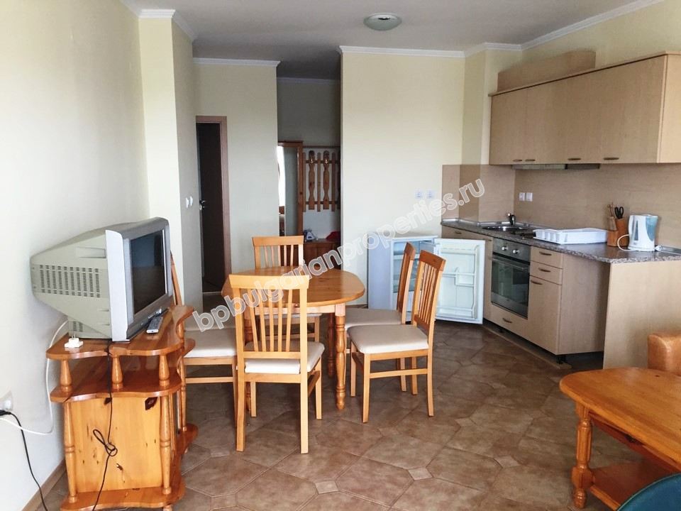 Меблированная трехкомнатная квартира на продажу в супер-центре курорта Солнечный Берег