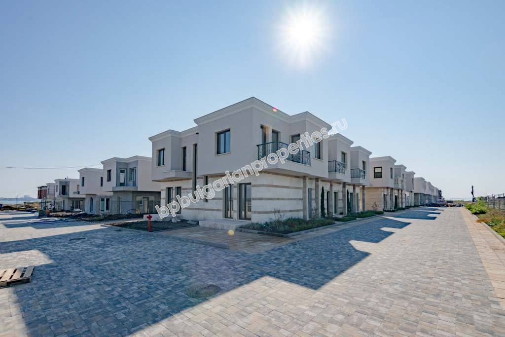 Элитные дома на берегу моря на продажу в новом комплексе вблизи города Бургас