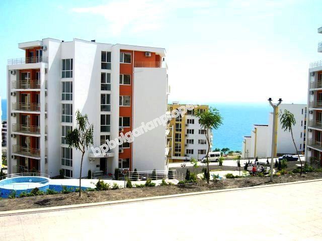 Двухкомнатная меблированная квартира на продажу близко к пляжу в курорте Святой Влас