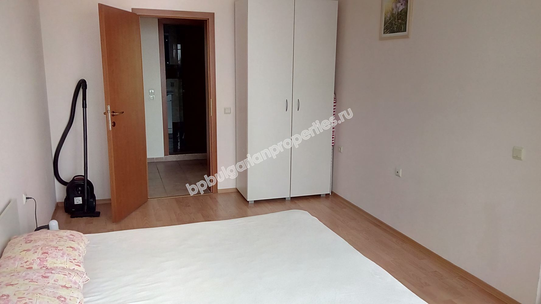 Двухкомнатная меблированная квартира на продажу близко к пляжу в курорте Святой Влас