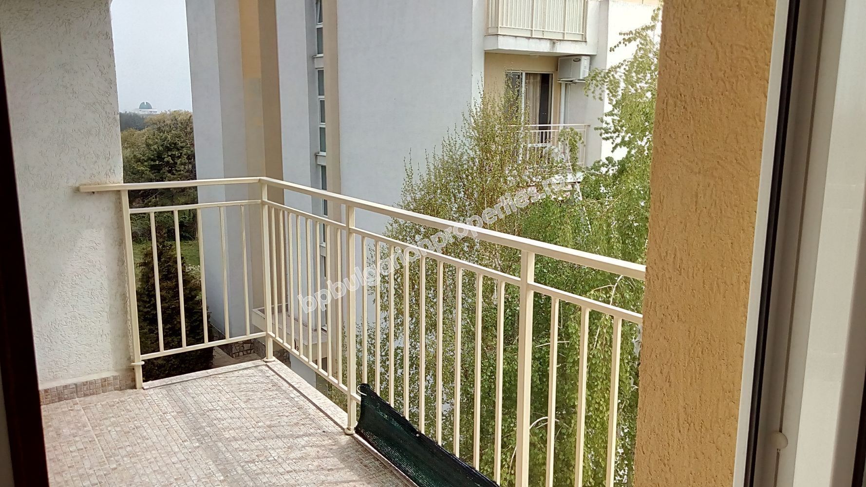 Двухкомнатная меблированная квартира на продажу близко к пляжу в курорте Святой Влас