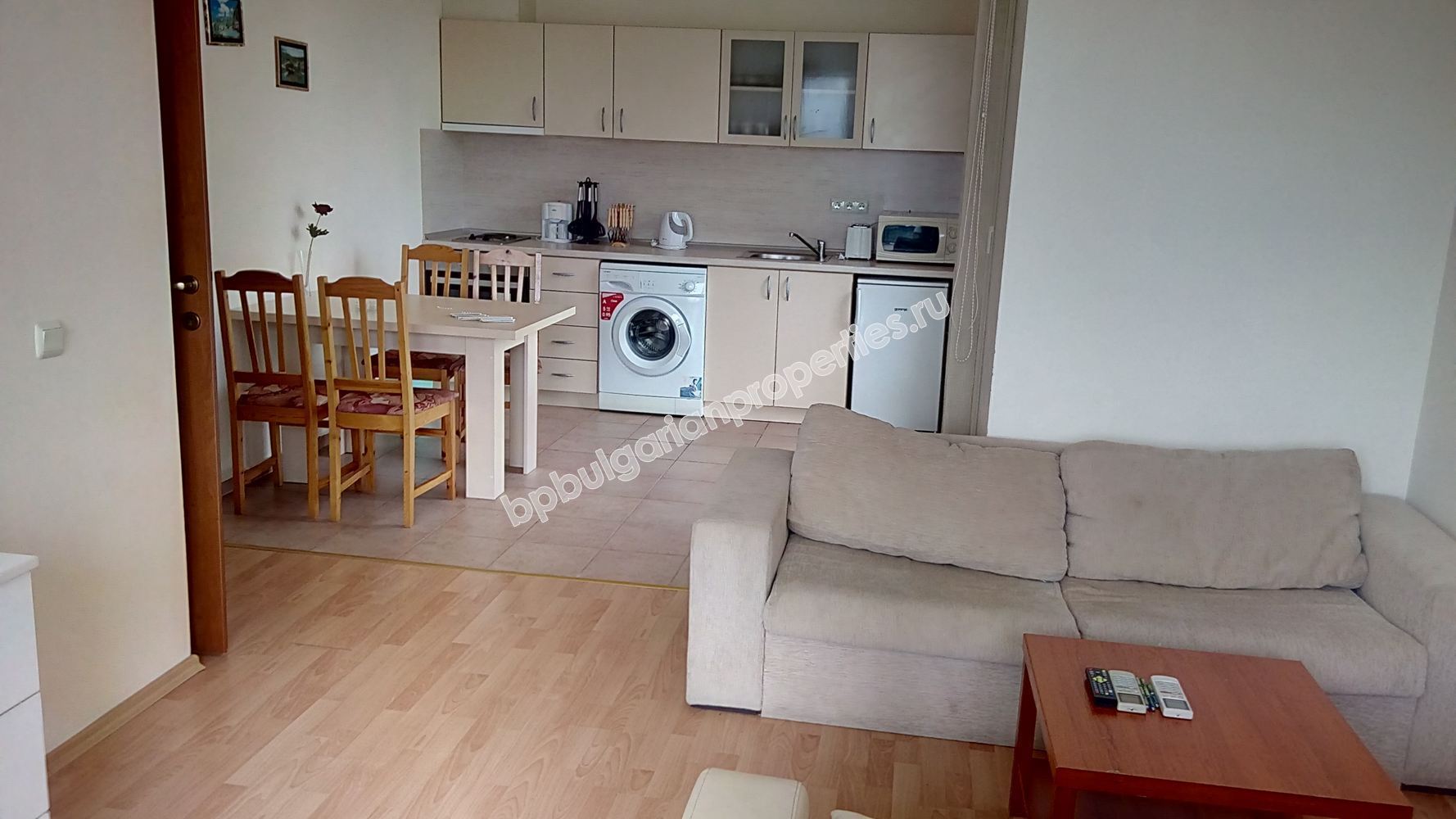 Двухкомнатная меблированная квартира на продажу близко к пляжу в курорте Святой Влас