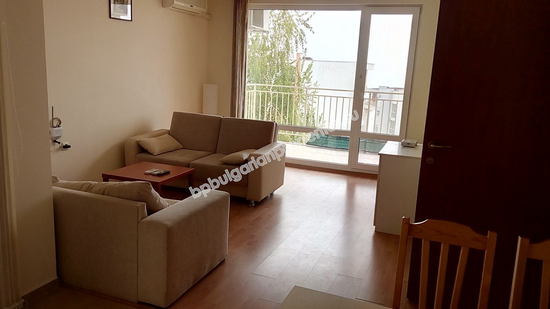 Двухкомнатная меблированная квартира на продажу близко к пляжу в курорте Святой Влас