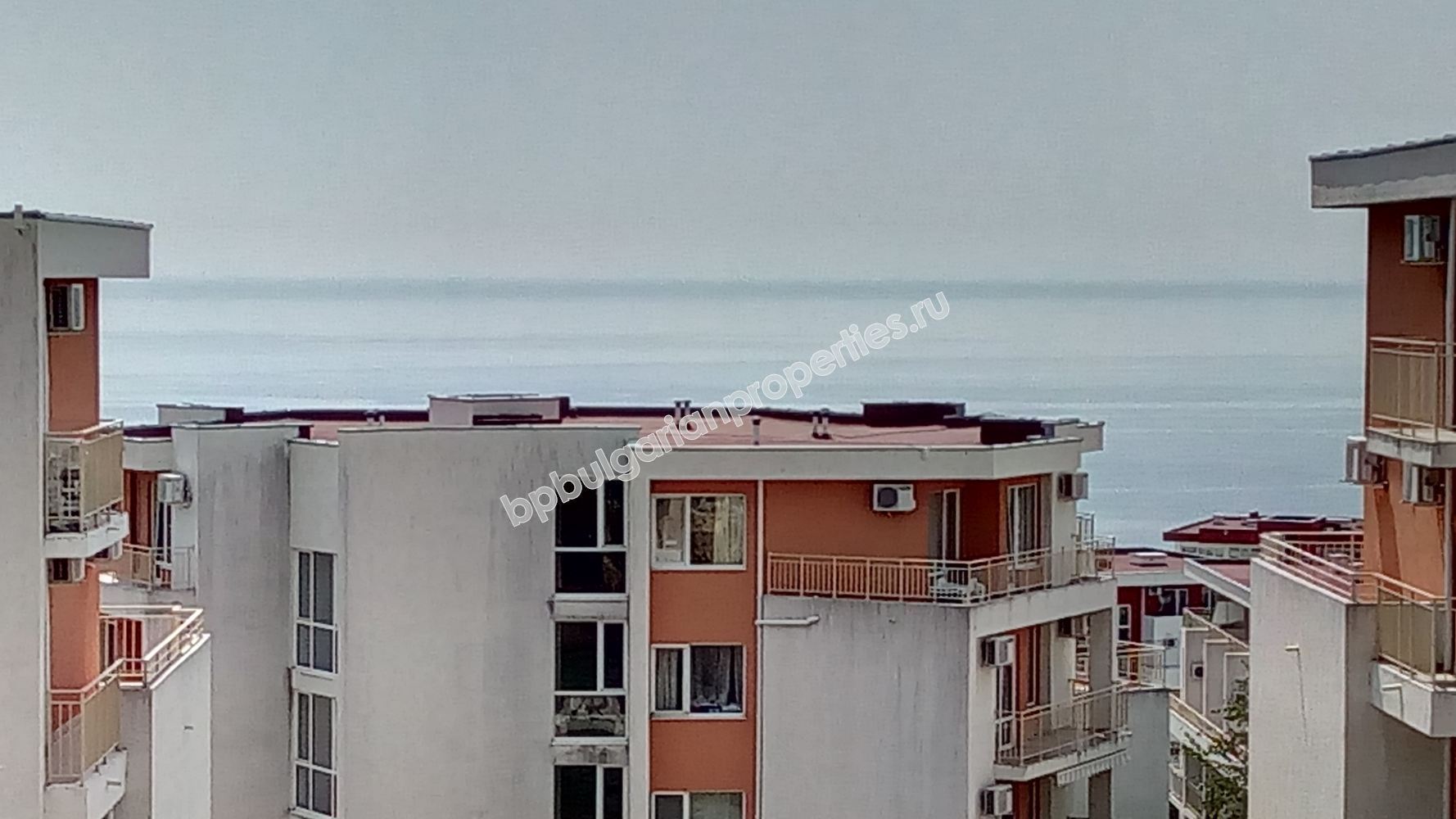 Двухкомнатная меблированная квартира на продажу близко к пляжу в курорте Святой Влас