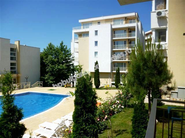 Двухкомнатная меблированная квартира на продажу близко к пляжу в курорте Святой Влас