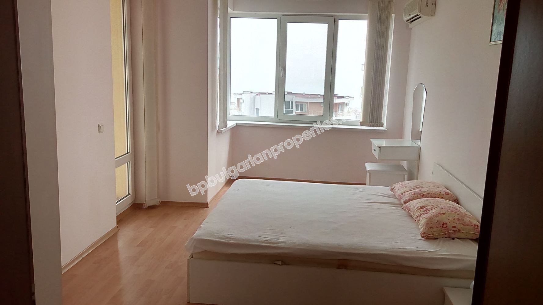 Двухкомнатная меблированная квартира на продажу близко к пляжу в курорте Святой Влас