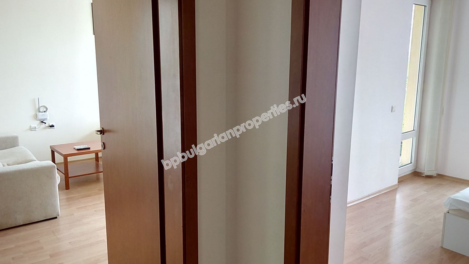 Двухкомнатная меблированная квартира на продажу близко к пляжу в курорте Святой Влас