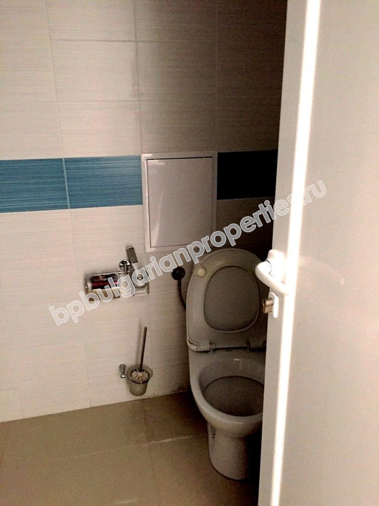 Двухкомнатная меблированная квартира на продажу вблизи моря в центре города Поморие