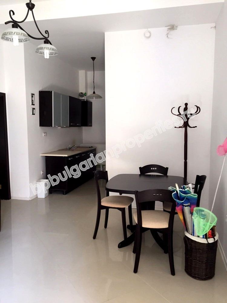 Двухкомнатная меблированная квартира на продажу вблизи моря в центре города Поморие