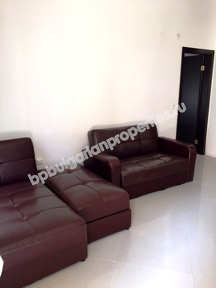 Двухкомнатная меблированная квартира на продажу вблизи моря в центре города Поморие