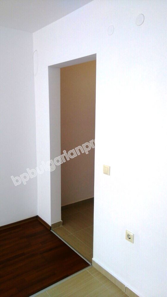 Новая студия на продажу в жилом доме вблизи пляжа в городе Поморие