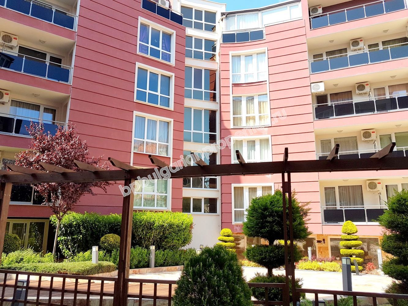 Меблированная студия близко к пляжу на продажу в курорте Равда