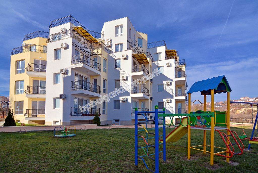 Эксклюзивная двухкомнатная квартира с видом на море на продажу в курорте Бяле