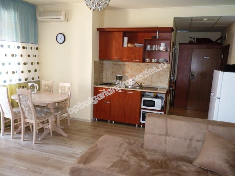 Просторная меблированная студия недалеко от пляжа в курорте Солнечный берег