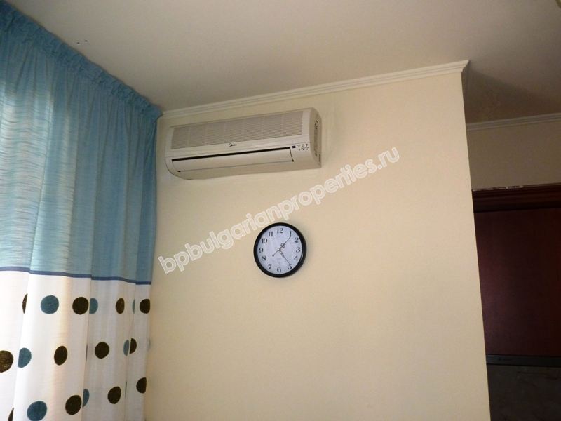 Просторная меблированная студия недалеко от пляжа в курорте Солнечный берег