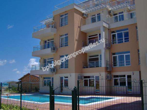 Люксовая двухкомнатная квартира на продаже на самом пляже курорта Лозенец