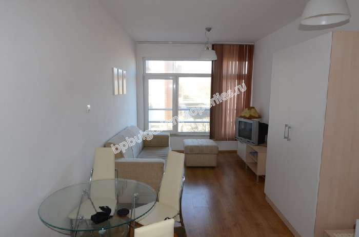 Люксовая двухкомнатная квартира на продаже на самом пляже курорта Лозенец