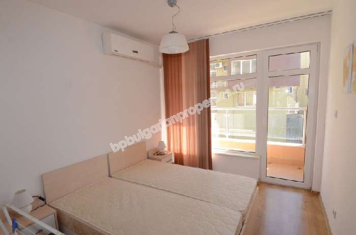 Люксовая двухкомнатная квартира на продаже на самом пляже курорта Лозенец