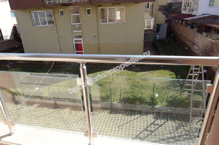 Люксовая двухкомнатная квартира на продаже на самом пляже курорта Лозенец