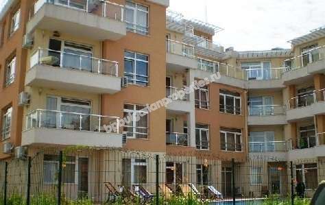 Люксовая двухкомнатная квартира на продаже на самом пляже курорта Лозенец