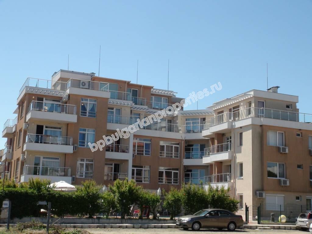 Люксовая двухкомнатная квартира на продаже на самом пляже курорта Лозенец