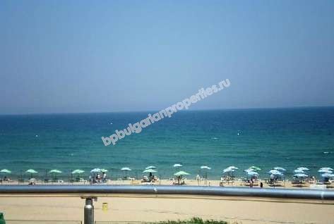 Люксовая двухкомнатная квартира на продаже на самом пляже курорта Лозенец
