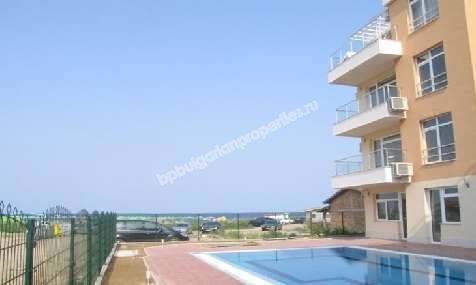 Люксовая двухкомнатная квартира на продаже на самом пляже курорта Лозенец