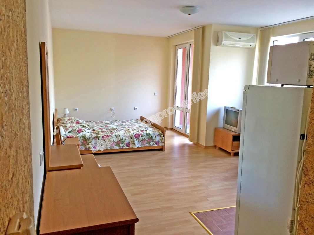 Меблированная студия на первой линии моря для продажи в курорте Святой Влас