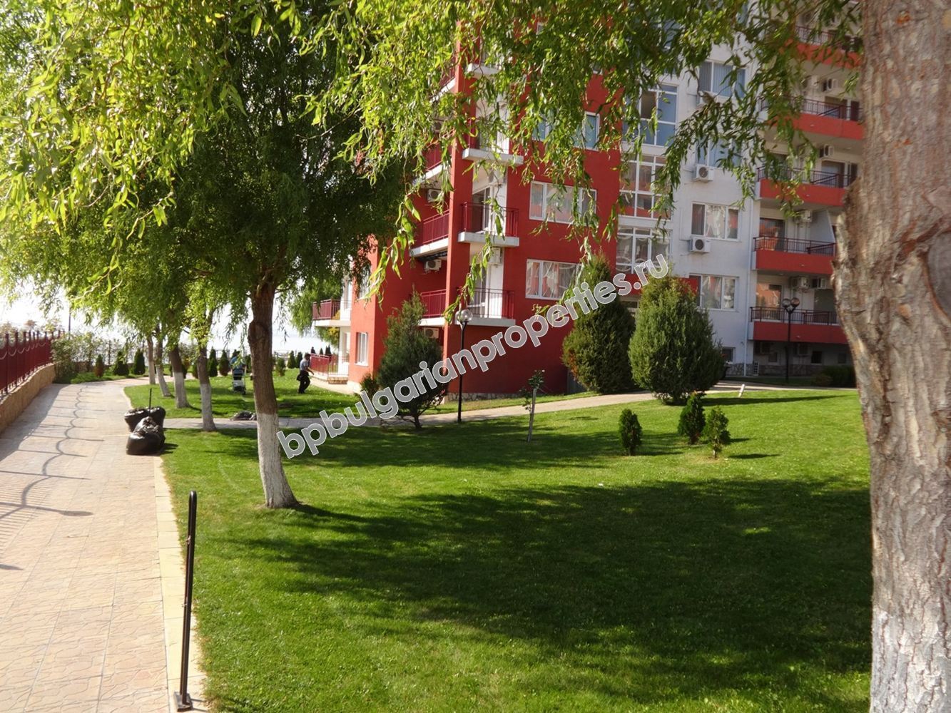 Меблированная студия на первой линии моря для продажи в курорте Святой Влас